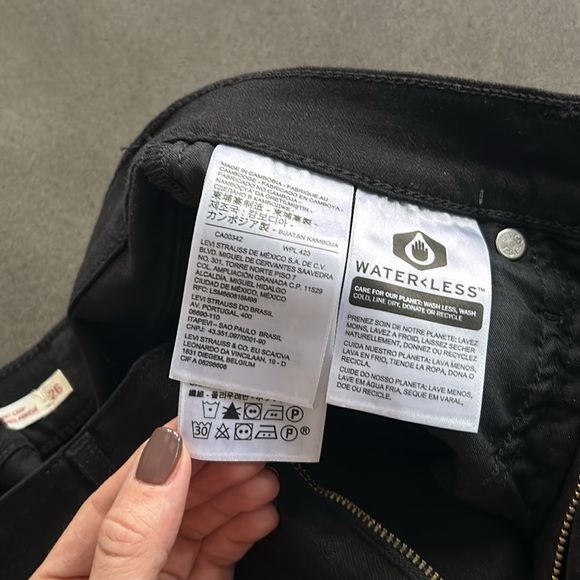 NWOT Black on black Levis 724 high rise straight crop - Picture 5 of 9